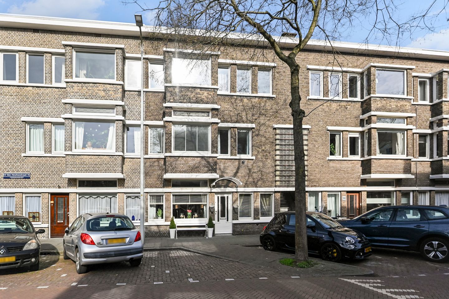 Photo 1 of Van Heutszstraat 42