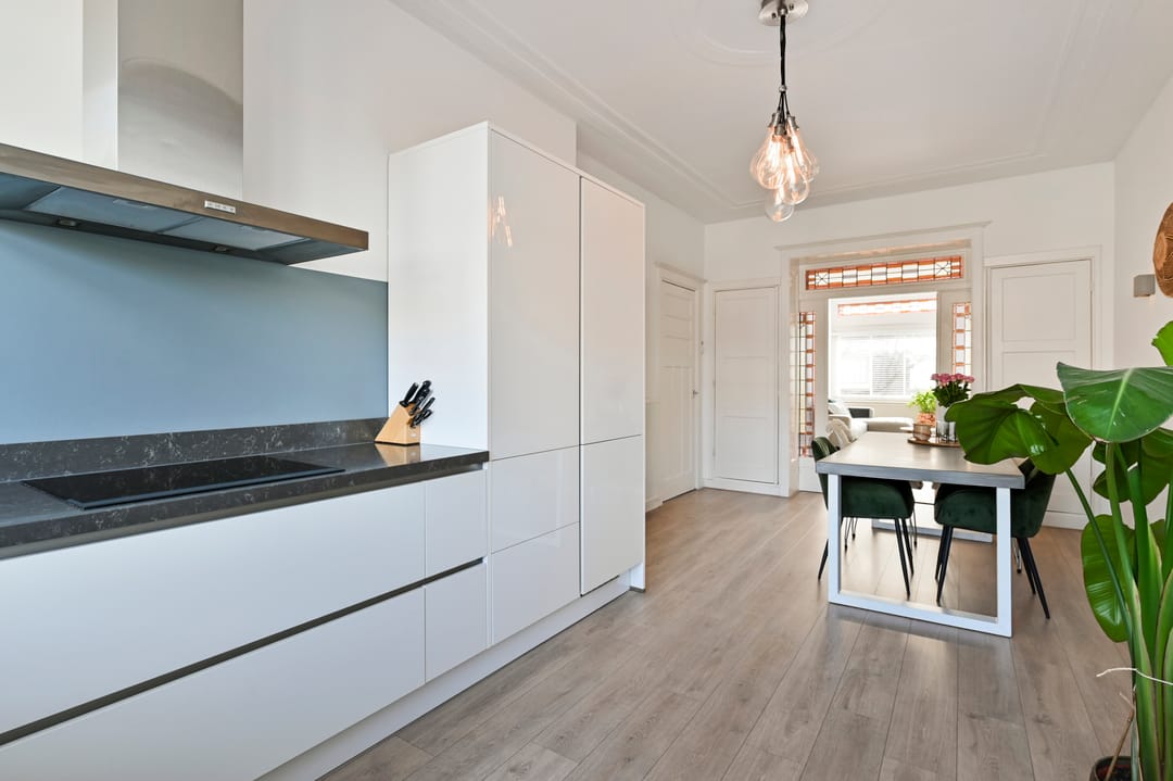 Photo 23 of Van Heutszstraat 42