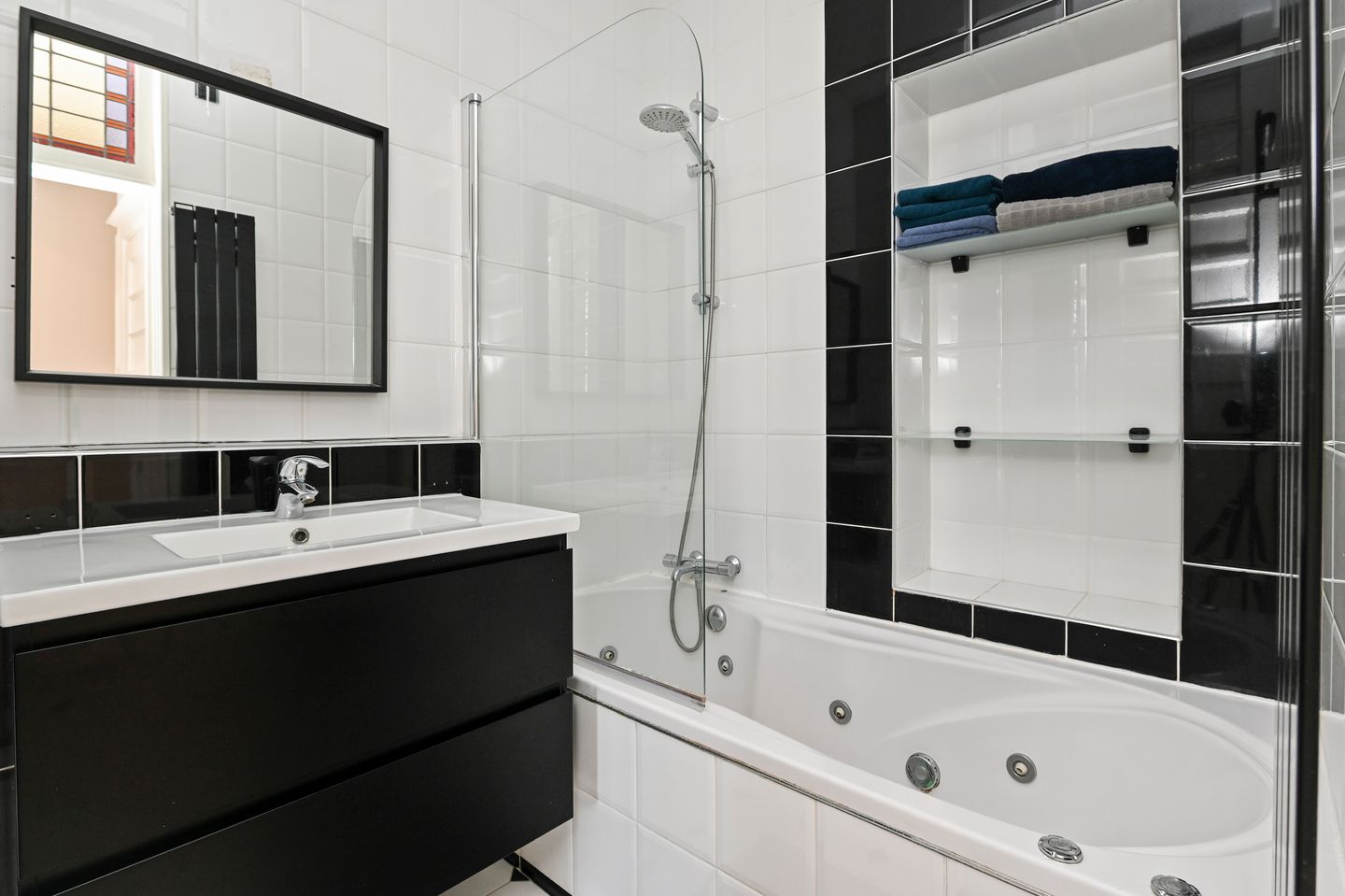 Photo 34 of Van Heutszstraat 42