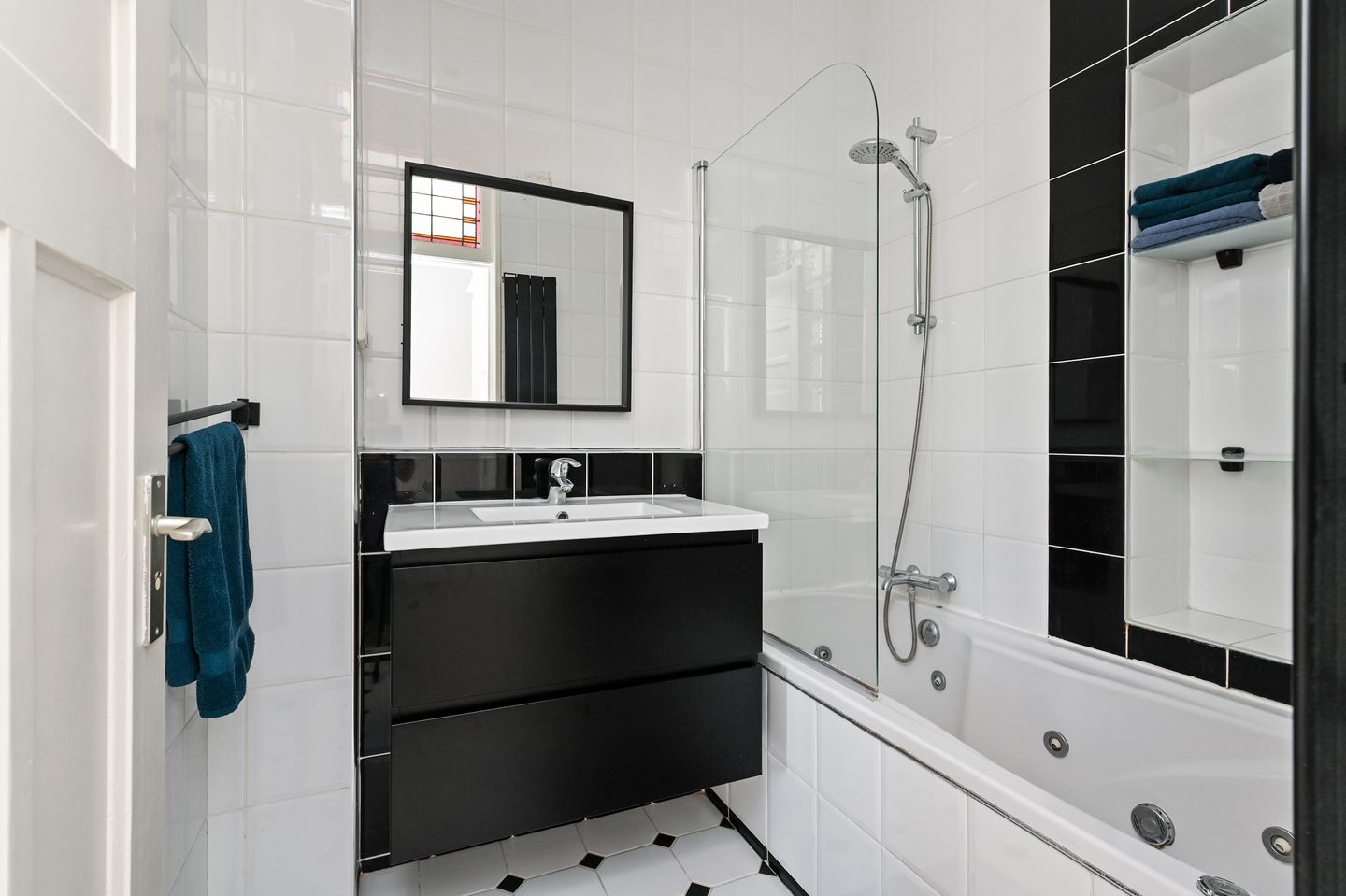 Photo 5 of Van Heutszstraat 42