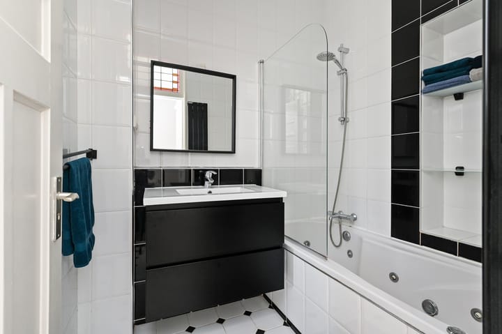 Photo 5 of Van Heutszstraat 42