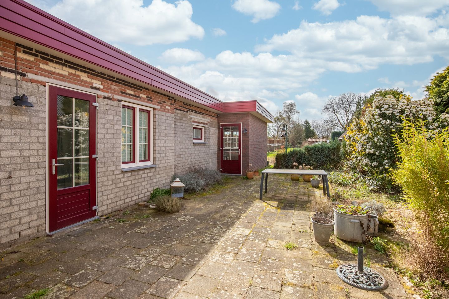 Characteristic home with spacious sunny garden in Pey — 14