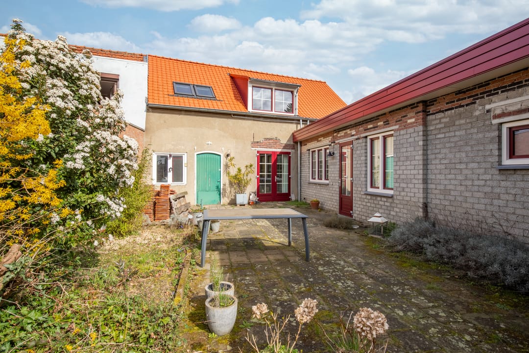 Characteristic home with spacious sunny garden in Pey — 16