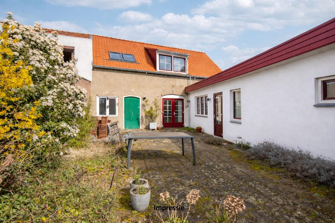 Characteristic home with spacious sunny garden in Pey — 17
