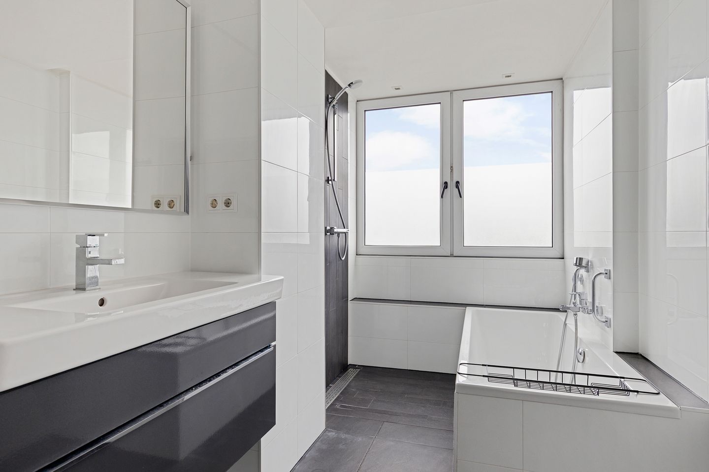 Photo 34 of Hereweg 14-E