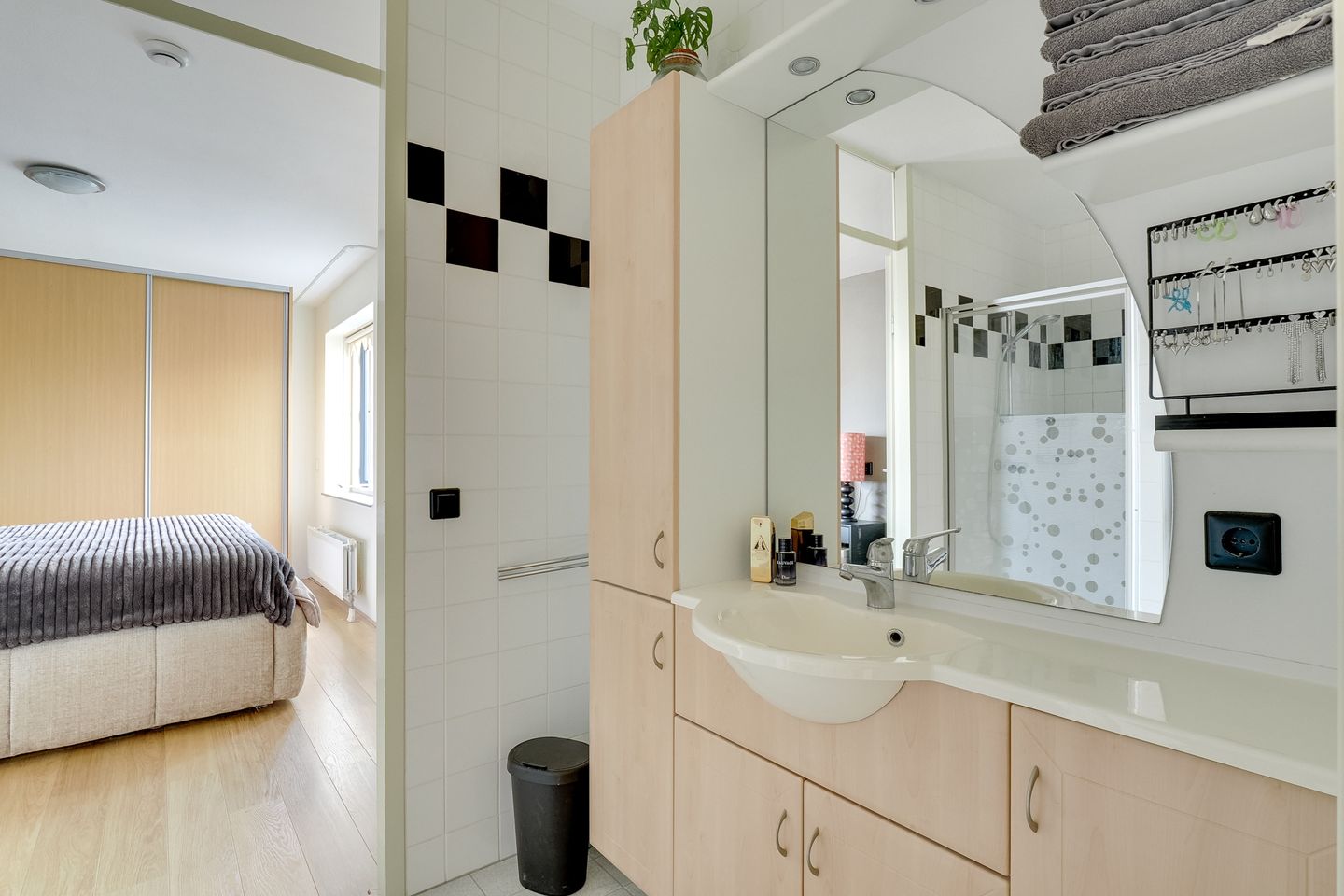 Spacious Apartment with Sunny Southwest Balcony Near Historic City Center — 19