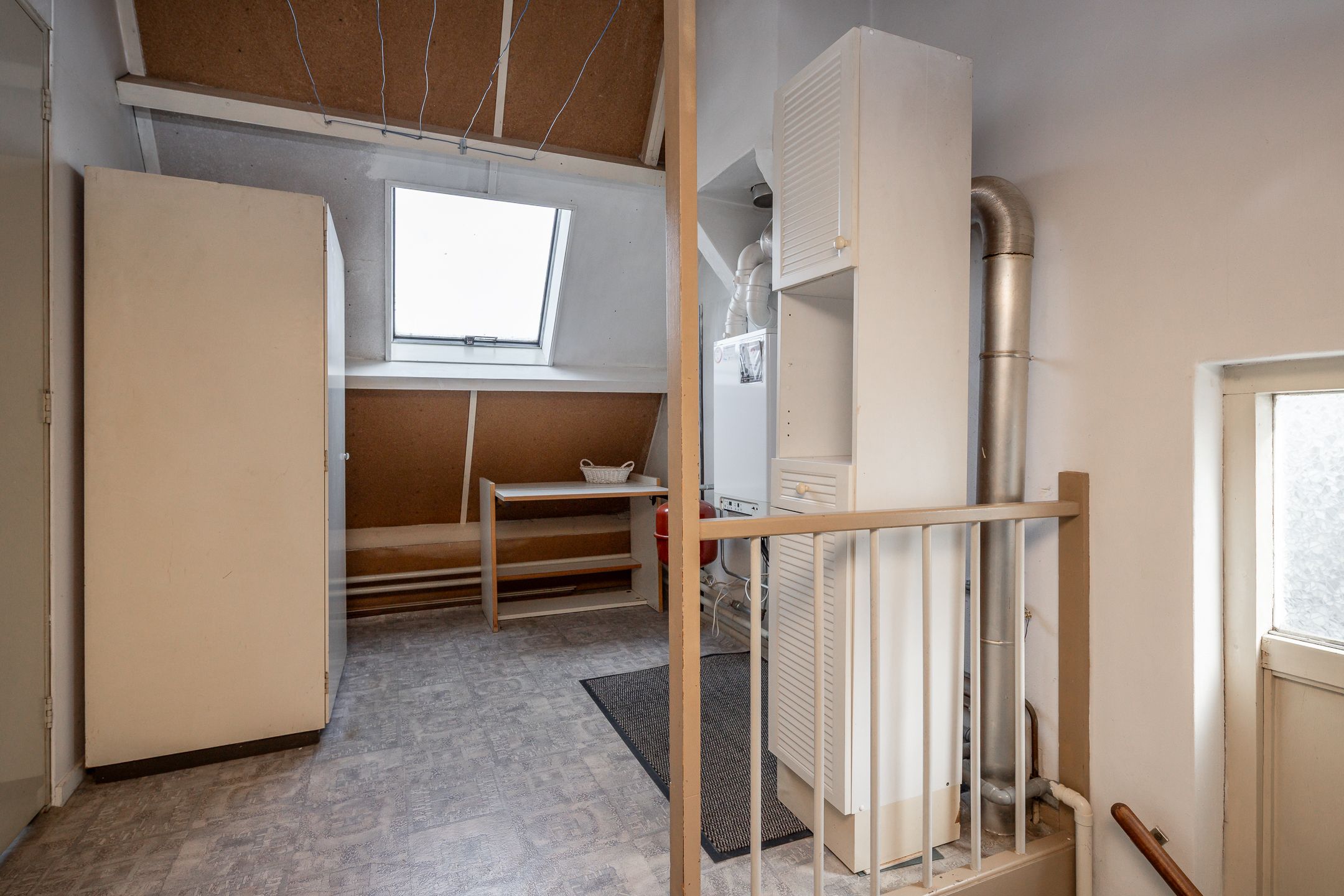 Spacious semi-detached house with water-side garden, garage and 4 bedrooms — 28
