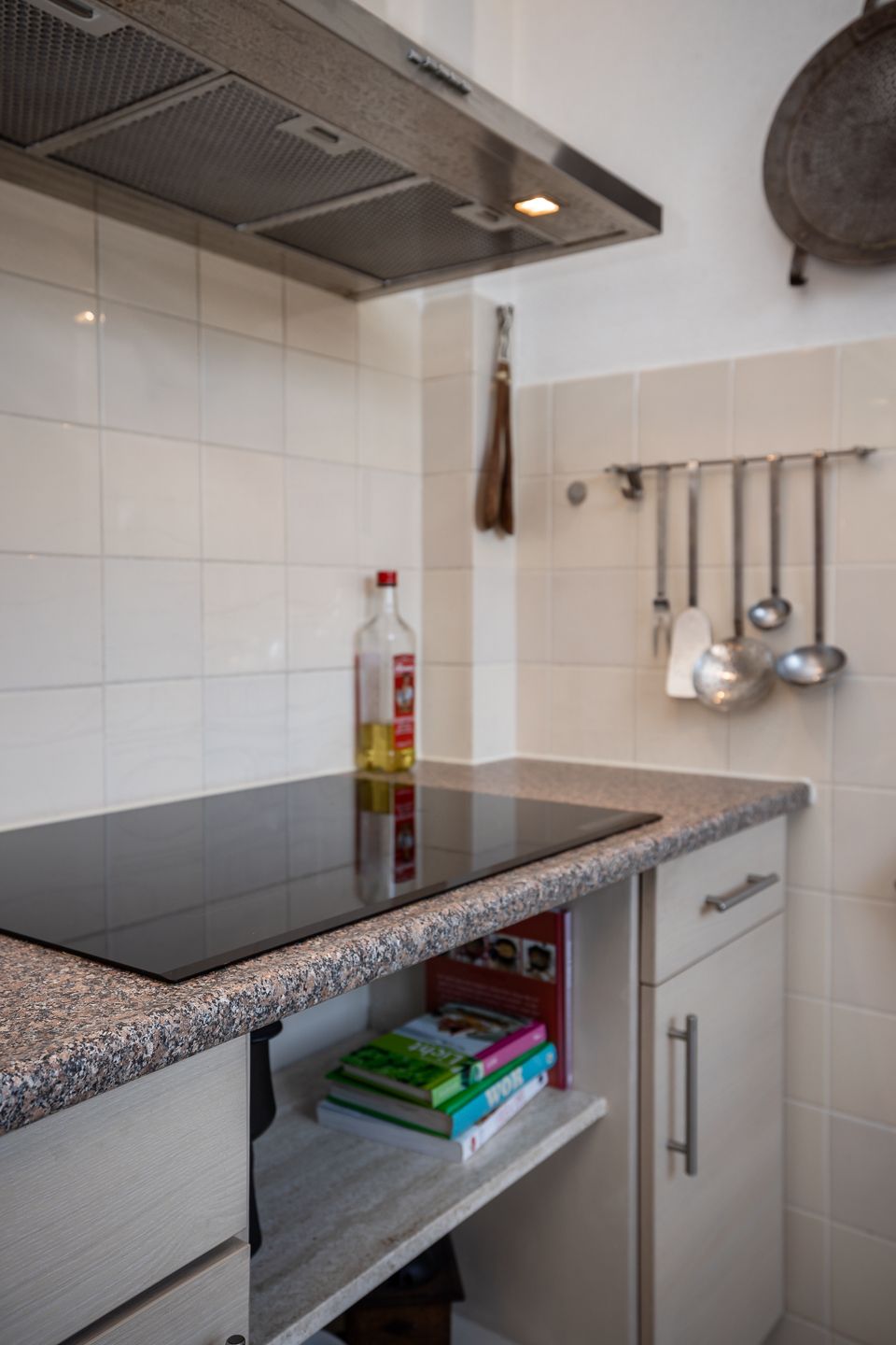 Spacious semi-detached house with water-side garden, garage and 4 bedrooms — 42