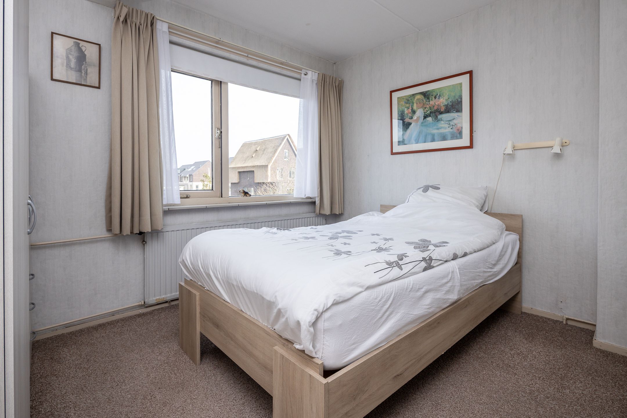 Spacious semi-detached house with water-side garden, garage and 4 bedrooms — 16