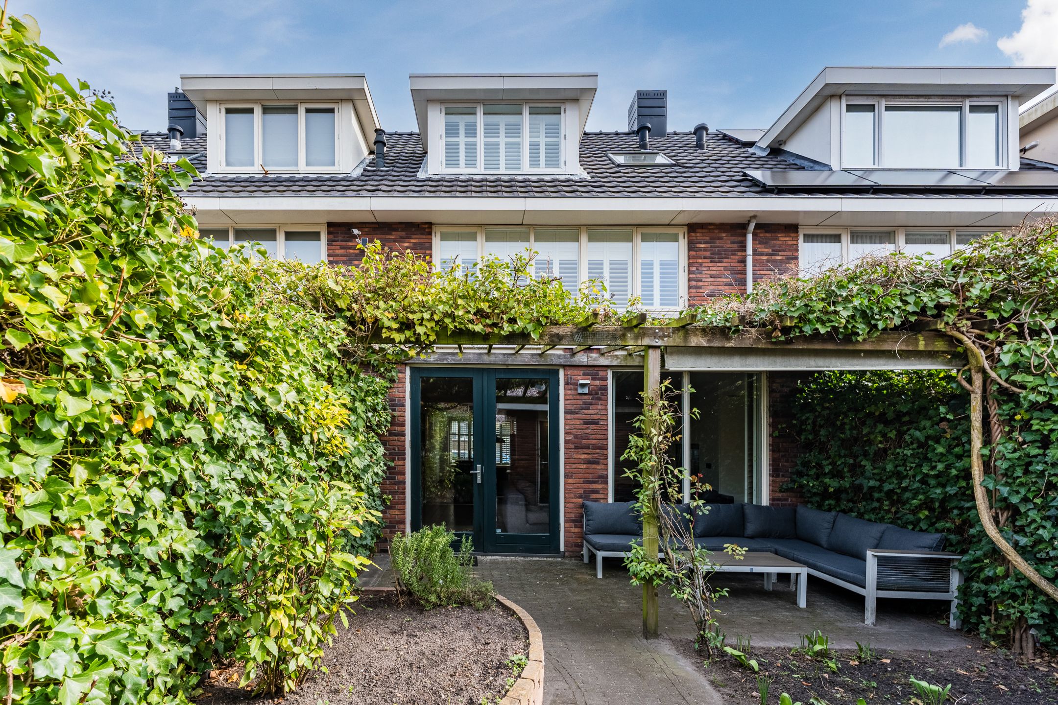 Modern Move-in Ready Terraced House with Garden in Rijswijk Bomenbuurt — 28