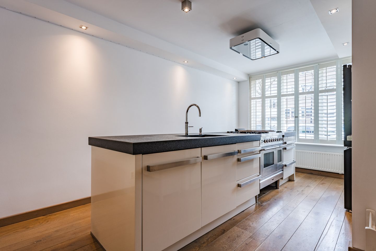 Modern Move-in Ready Terraced House with Garden in Rijswijk Bomenbuurt — 13