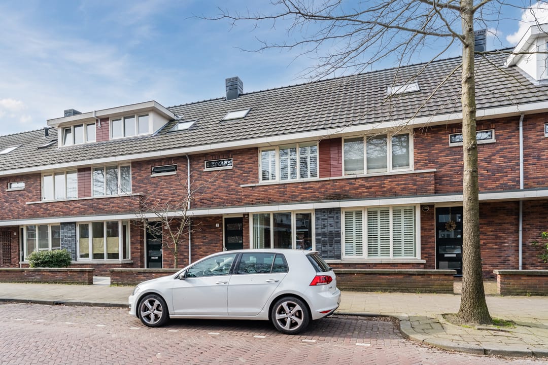Modern Move-in Ready Terraced House with Garden in Rijswijk Bomenbuurt — 35