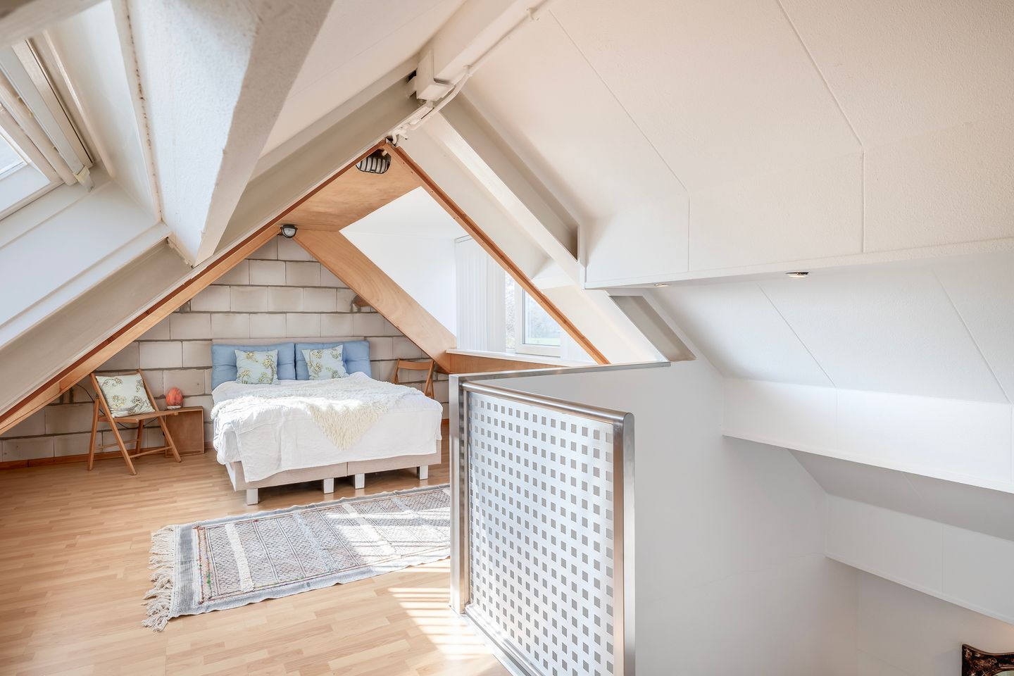 Spacious Detached Home with Conservatory and Large Living Room in Kaatsheuvel — 35