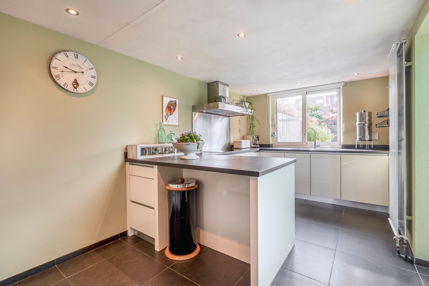 Spacious Detached Home with Conservatory and Large Living Room in Kaatsheuvel — 14