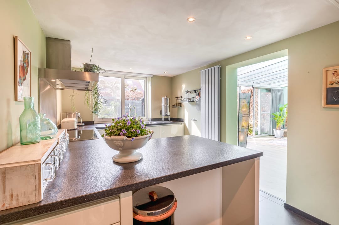 Spacious Detached Home with Conservatory and Large Living Room in Kaatsheuvel — 16