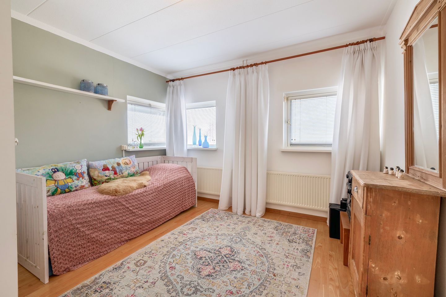 Spacious Detached Home with Conservatory and Large Living Room in Kaatsheuvel — 34