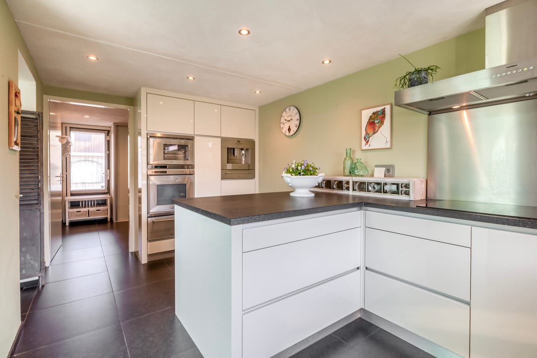 Spacious Detached Home with Conservatory and Large Living Room in Kaatsheuvel — 13