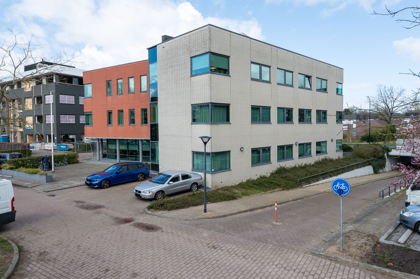 View photo 2 of Huizermaatweg 600