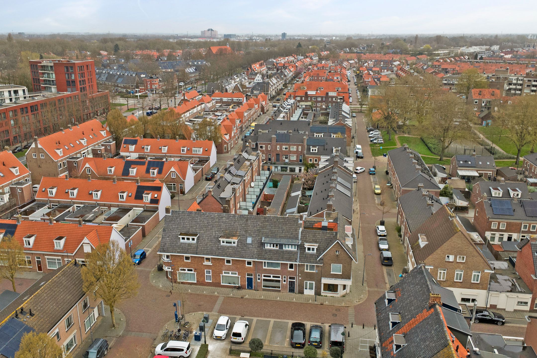 Photo 33 of Cederstraat 2-B