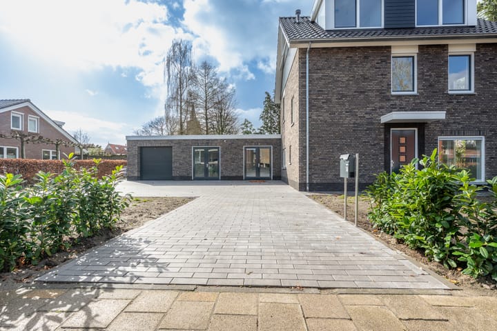 Photo 2 of Koningin Wilhelminaweg 14