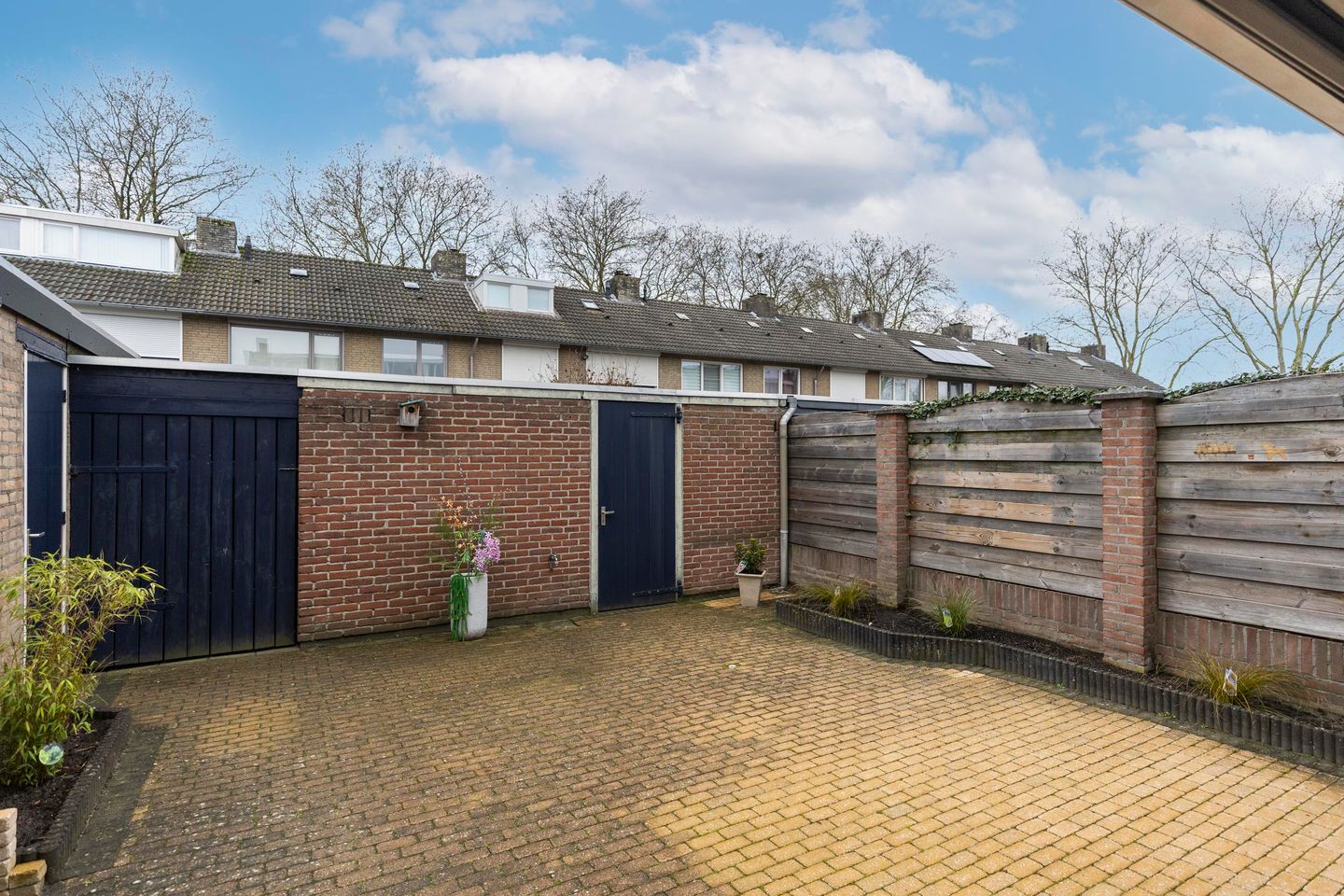 Photo 20 of Sirius 16