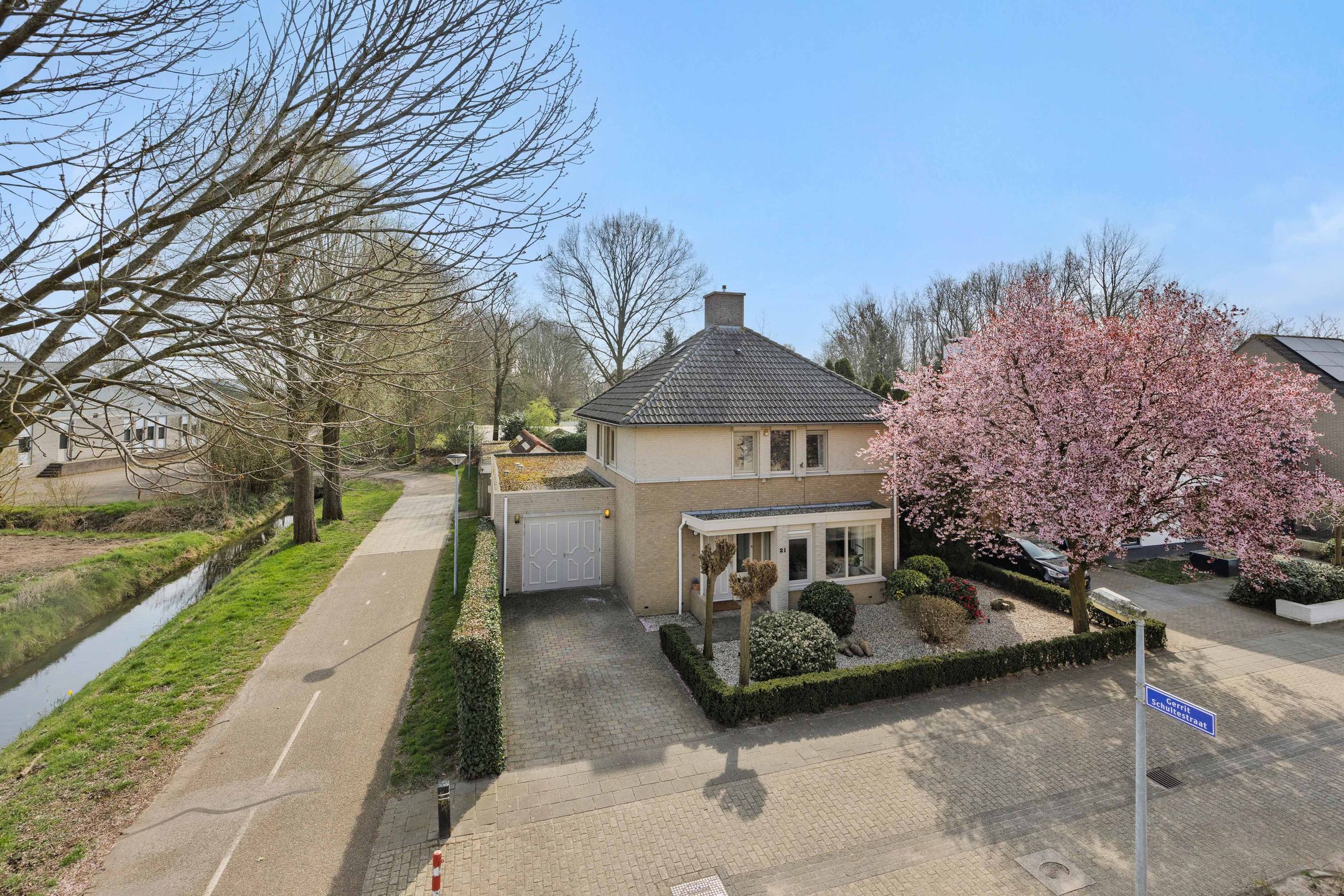 Foto 36 van Max Euwestraat 21