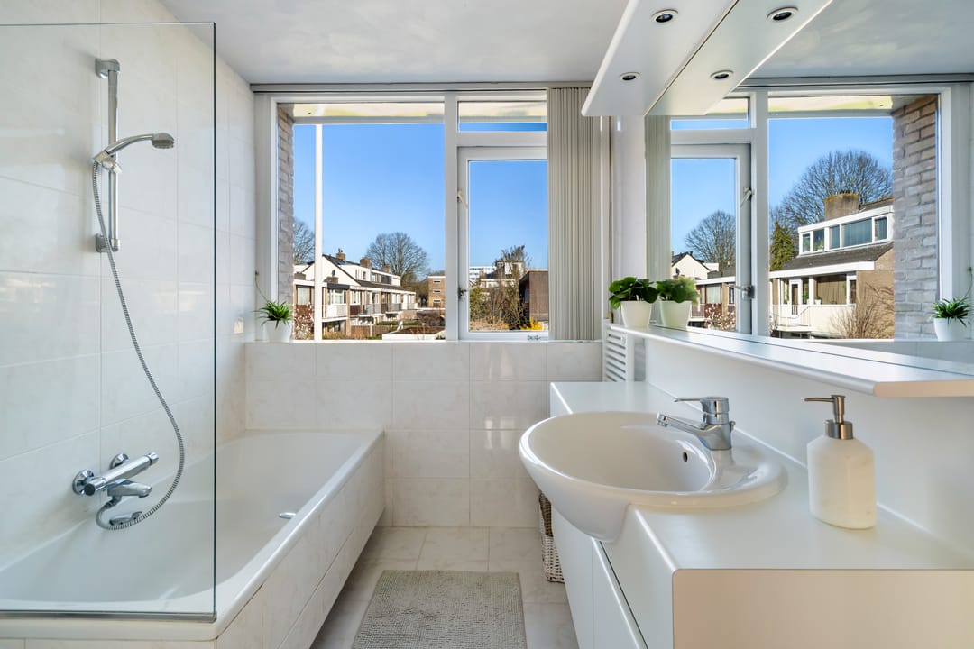 Foto 38 van Van Bassenstraat 74