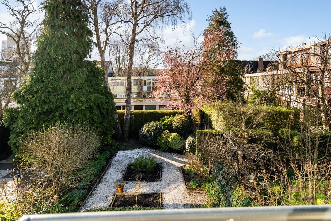 Foto 43 van Van Bassenstraat 74