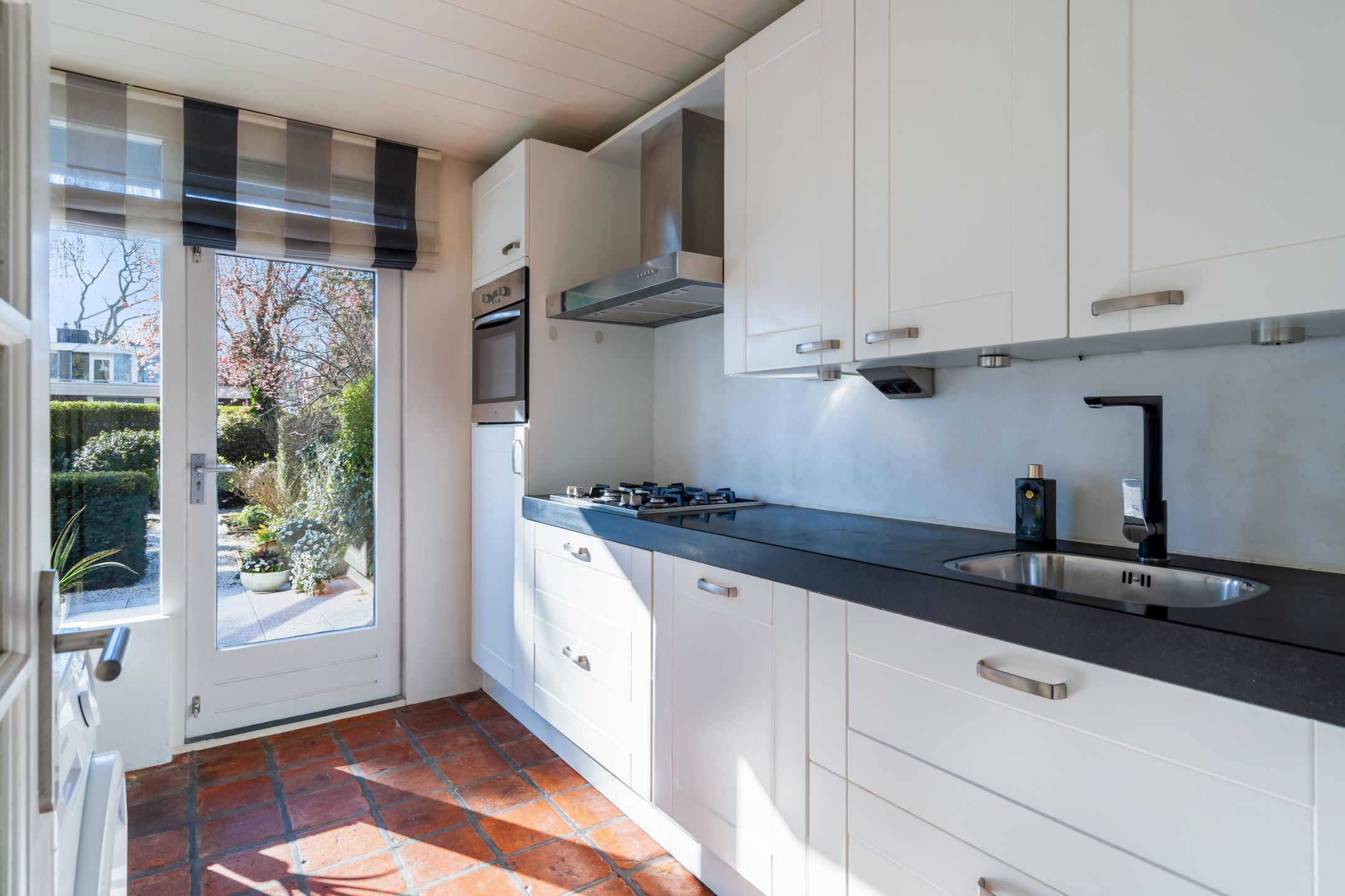 Foto 24 van Van Bassenstraat 74