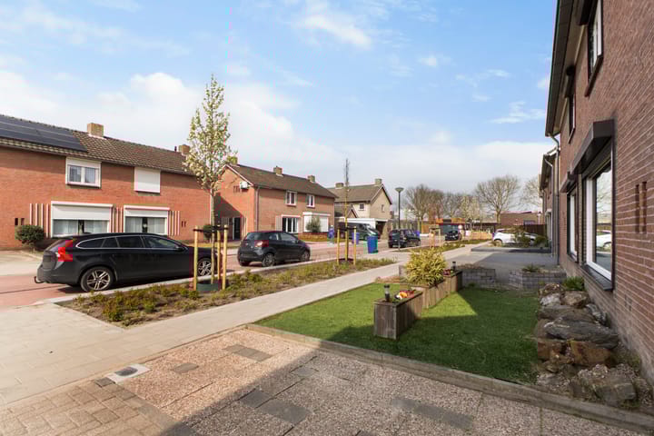 Photo 2 of Piet Heinstraat 25