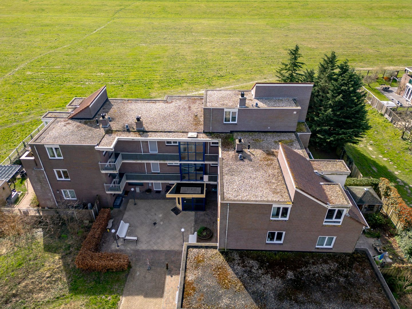 Photo 70 of Terpmeent 40