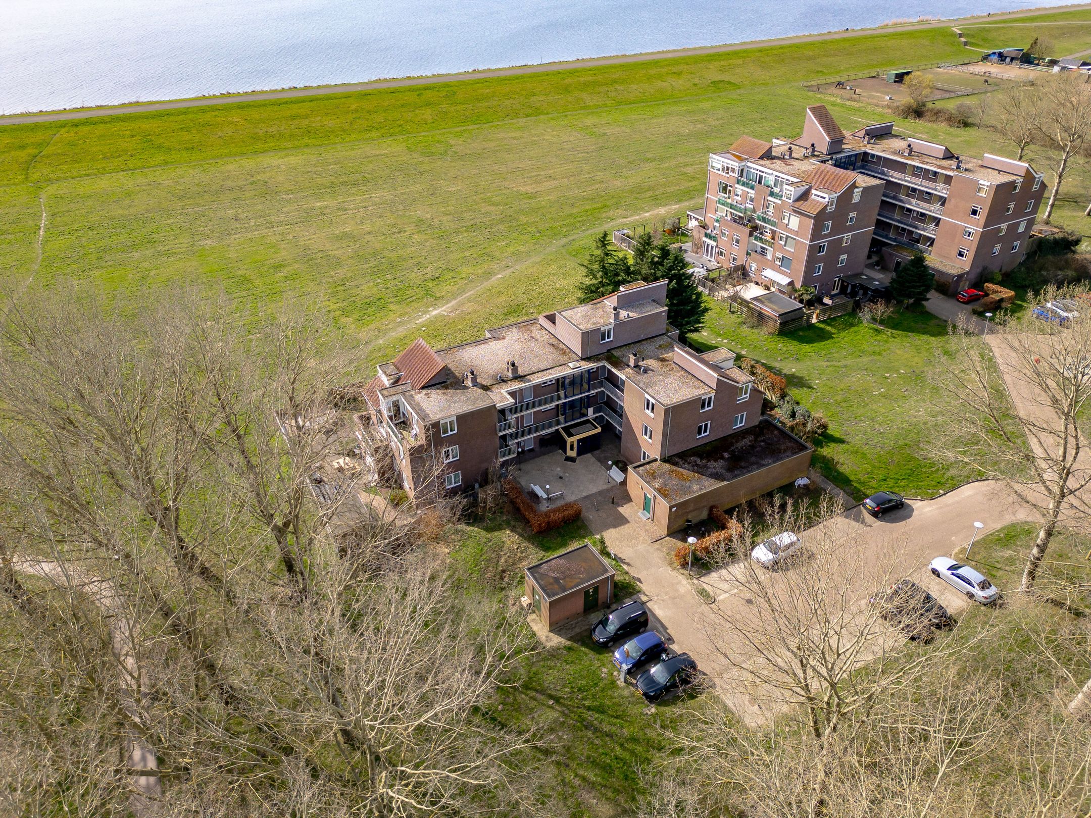 Photo 75 of Terpmeent 40