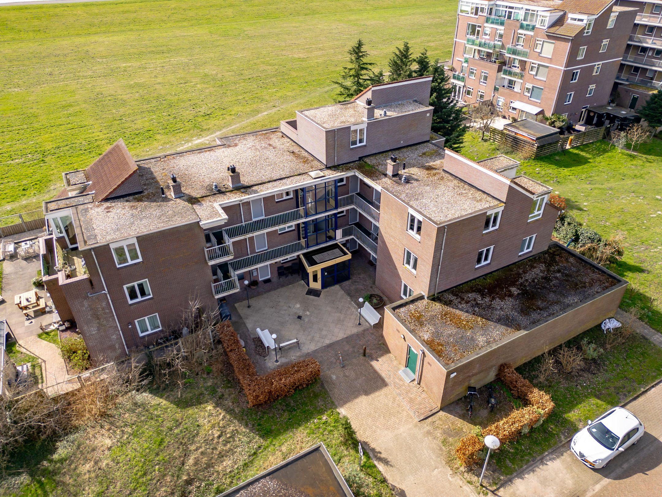 Photo 69 of Terpmeent 40