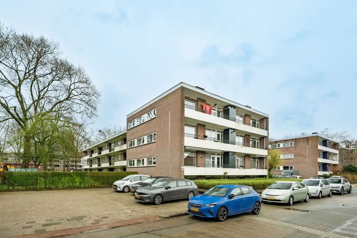 Photo 3 of Van der Waalsstraat 36
