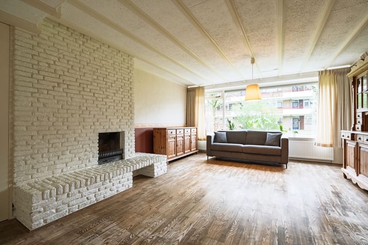 Photo 4 of Van der Waalsstraat 36