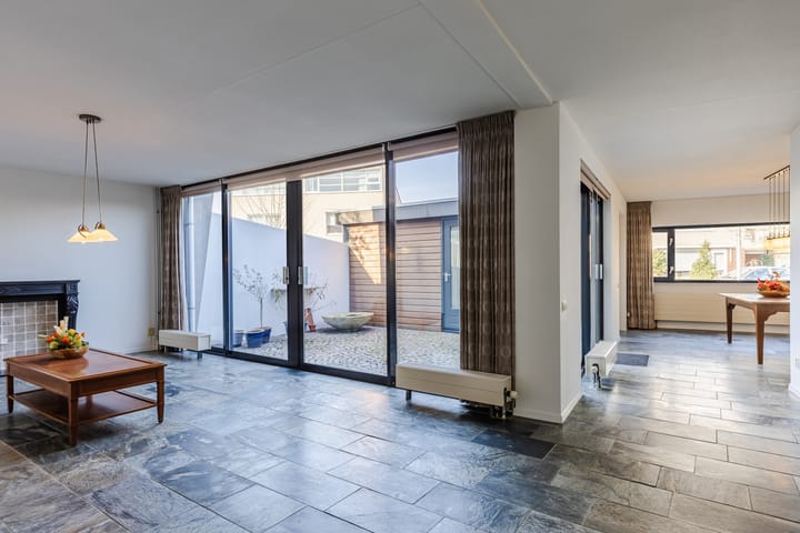 Photo 2 of Overlangelstraat 8