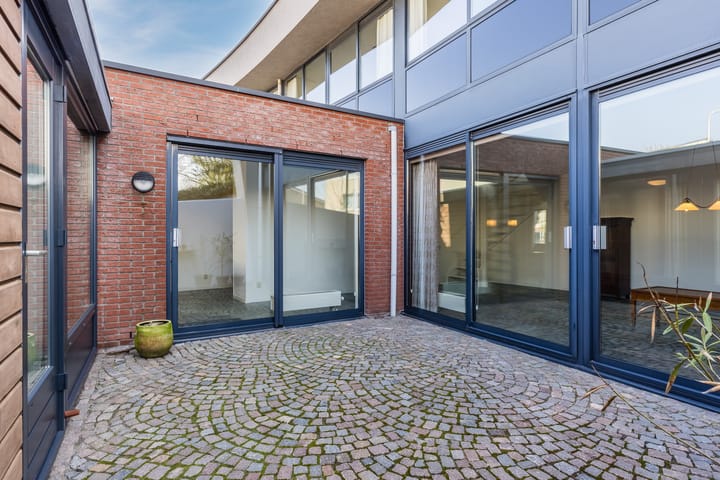 Photo 3 of Overlangelstraat 8