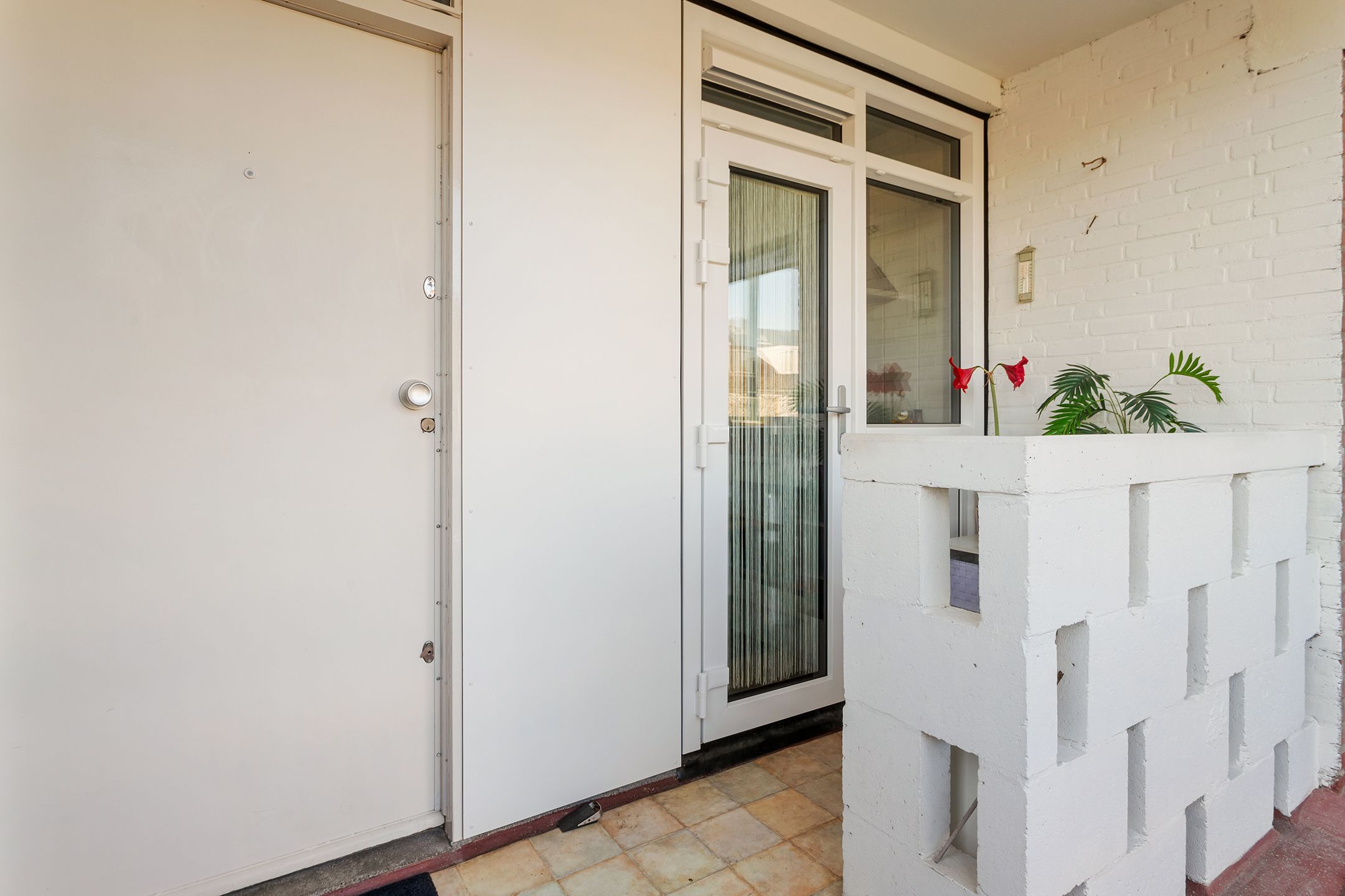 Spacious 4-Room Corner Apartment with Two Balconies in Tuindorp Oost — 27