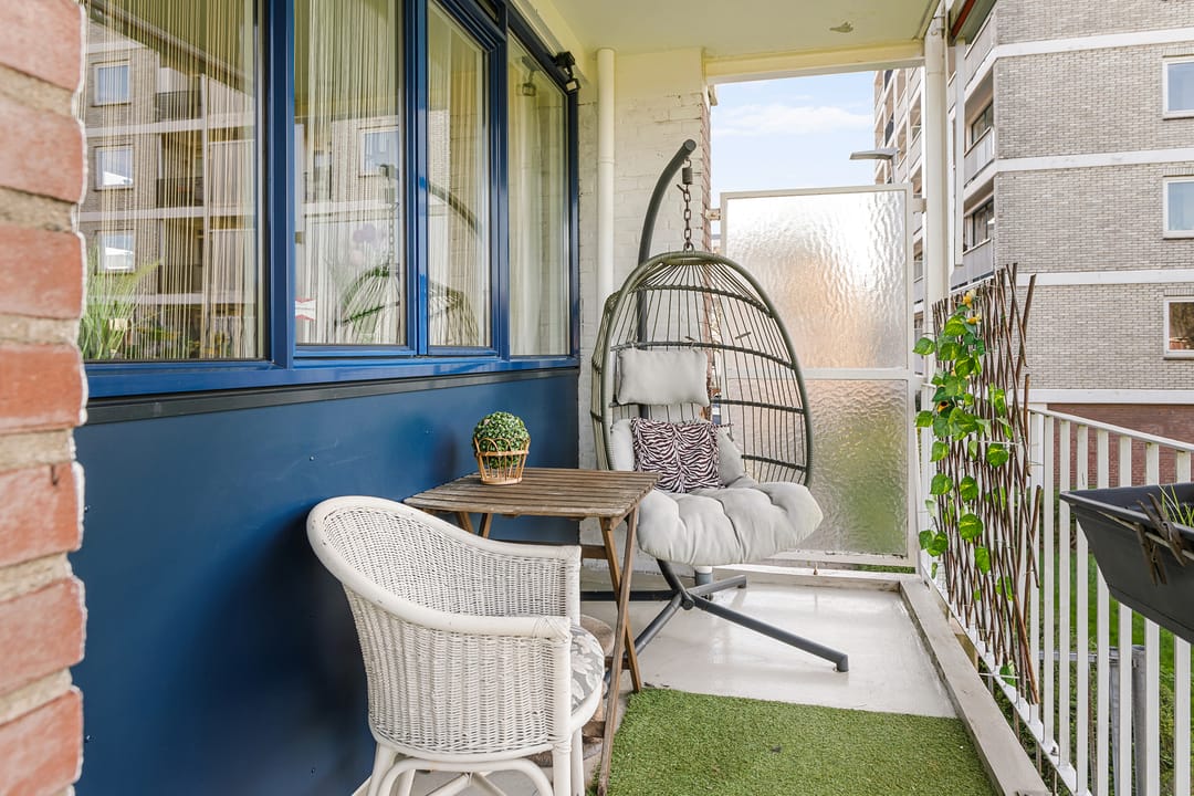 Spacious 4-Room Corner Apartment with Two Balconies in Tuindorp Oost — 19