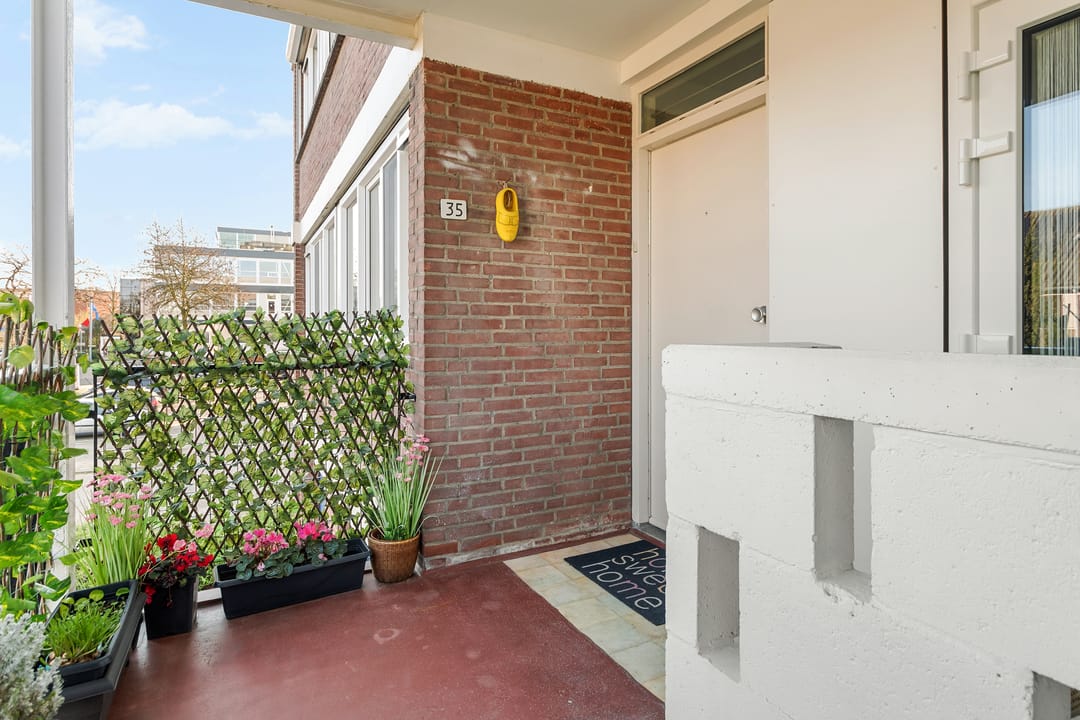 Spacious 4-Room Corner Apartment with Two Balconies in Tuindorp Oost — 25