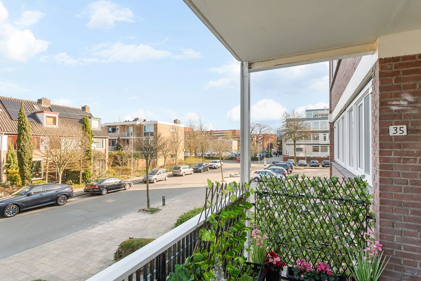 Spacious 4-Room Corner Apartment with Two Balconies in Tuindorp Oost — 26