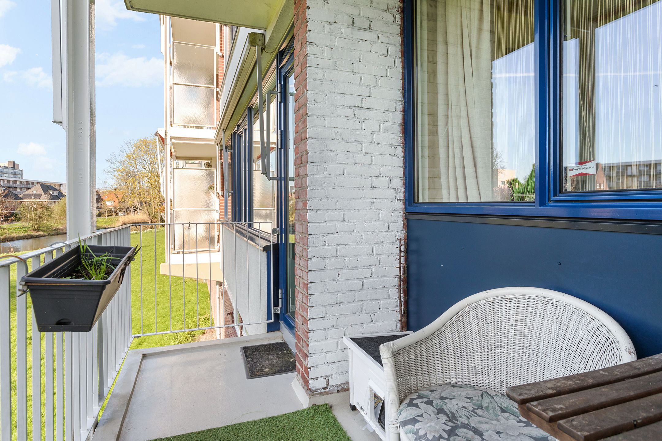 Spacious 4-Room Corner Apartment with Two Balconies in Tuindorp Oost — 18