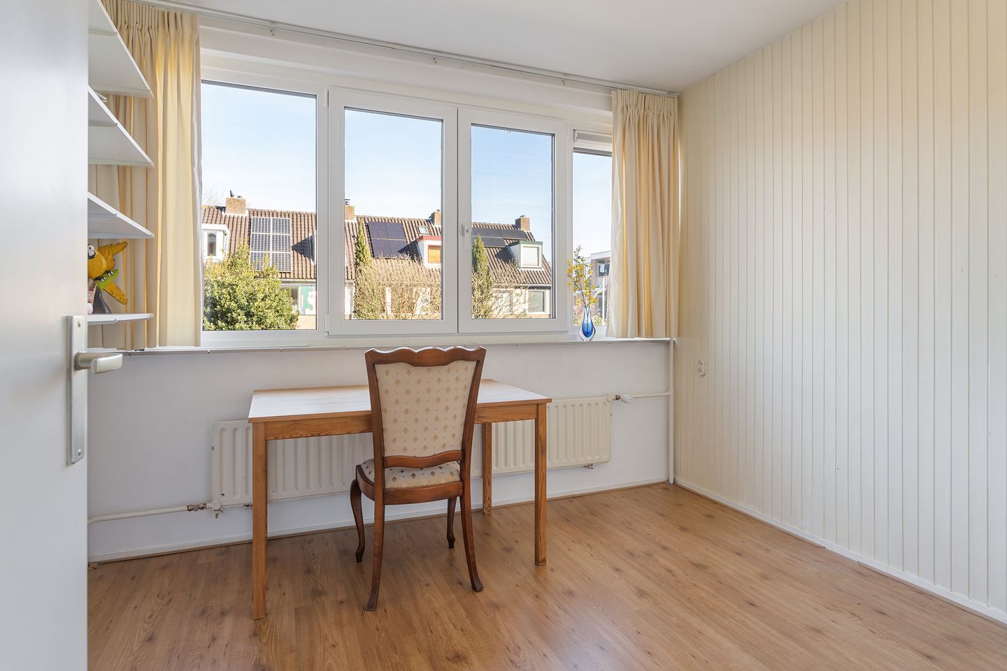 Spacious 4-Room Corner Apartment with Two Balconies in Tuindorp Oost — 17