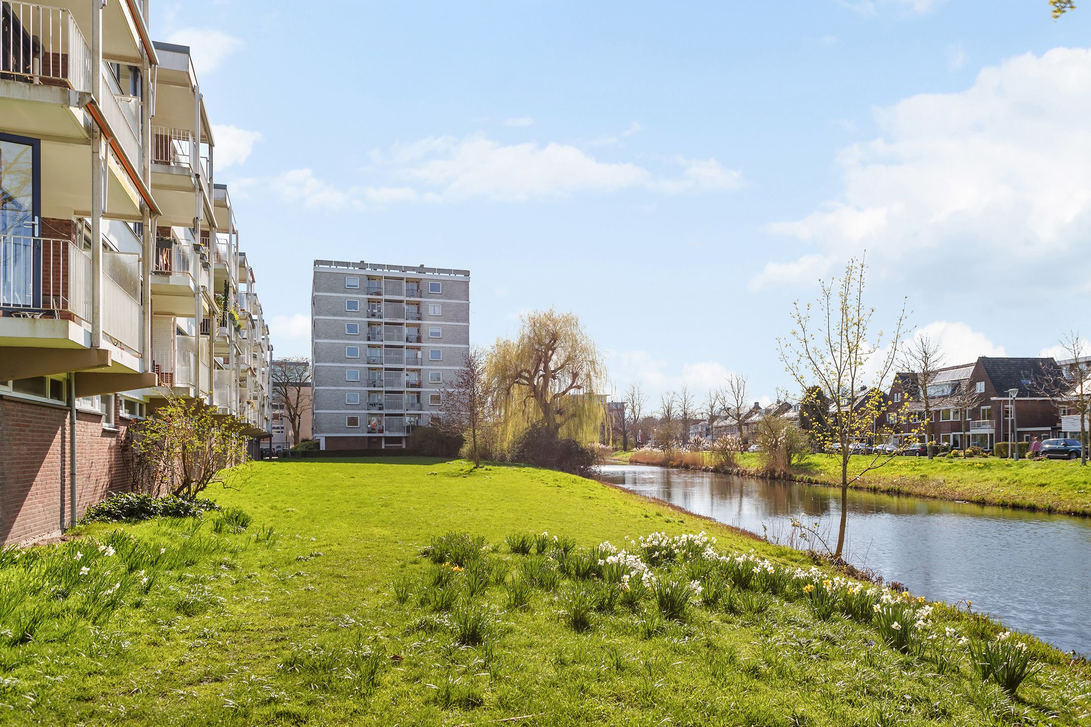 Spacious 4-Room Corner Apartment with Two Balconies in Tuindorp Oost — 21