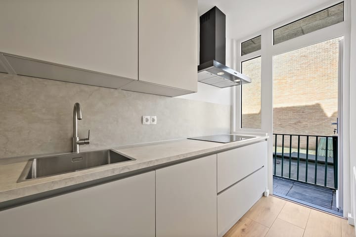 Photo 2 of Drebbelstraat 48