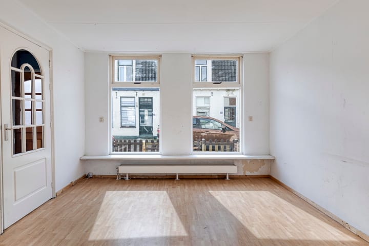 Photo 2 of Emmastraat 9