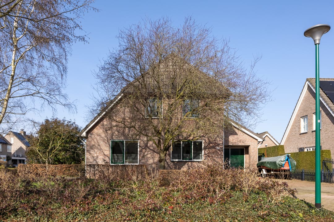 Spacious detached family home with 6 bedrooms and large garden in Cuijk — 46
