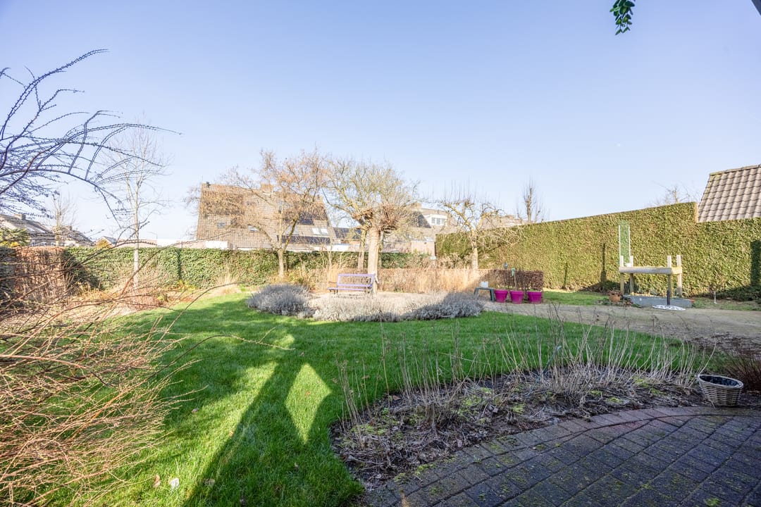 Spacious detached family home with 6 bedrooms and large garden in Cuijk — 51