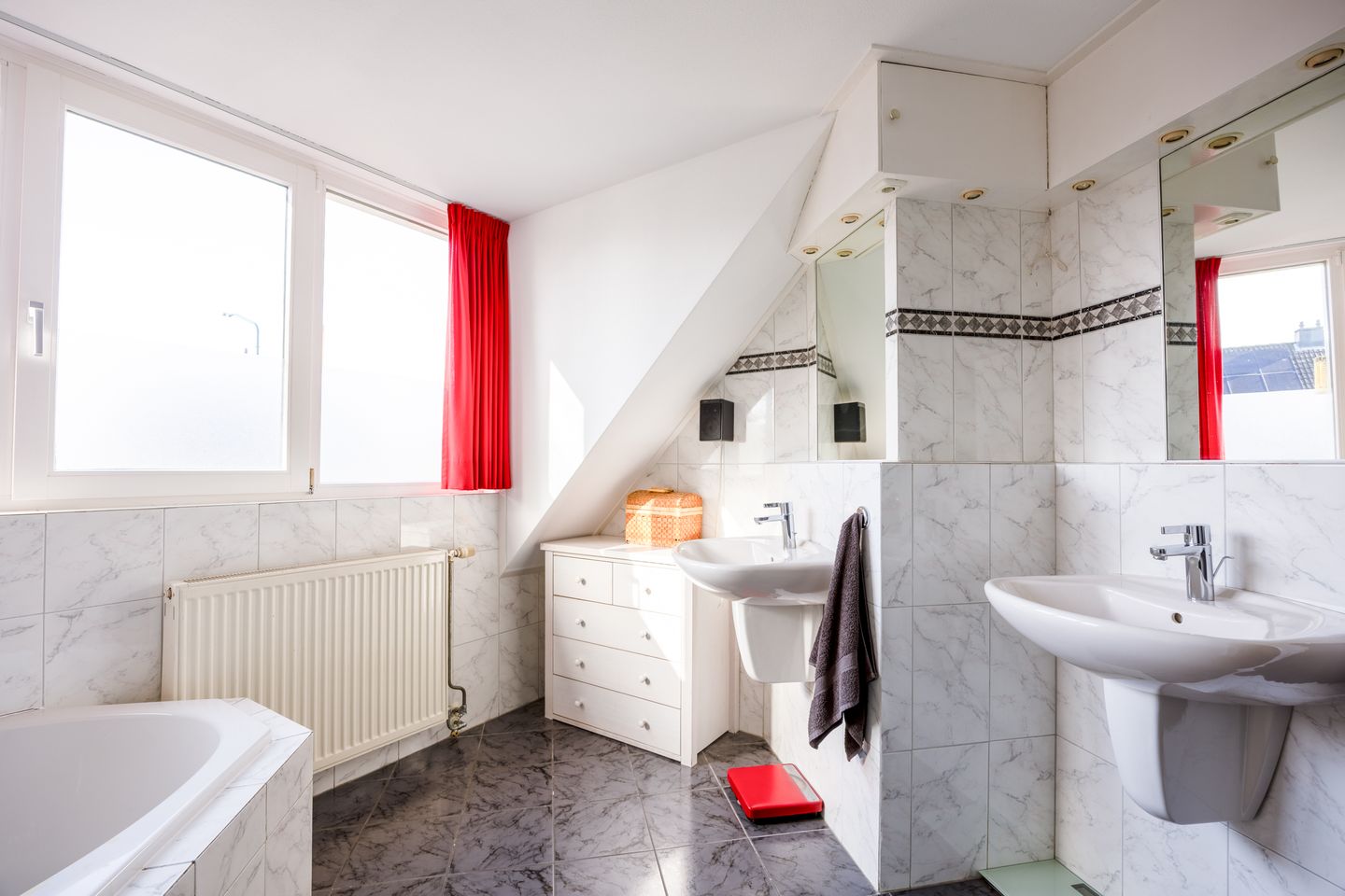 Spacious detached family home with 6 bedrooms and large garden in Cuijk — 28