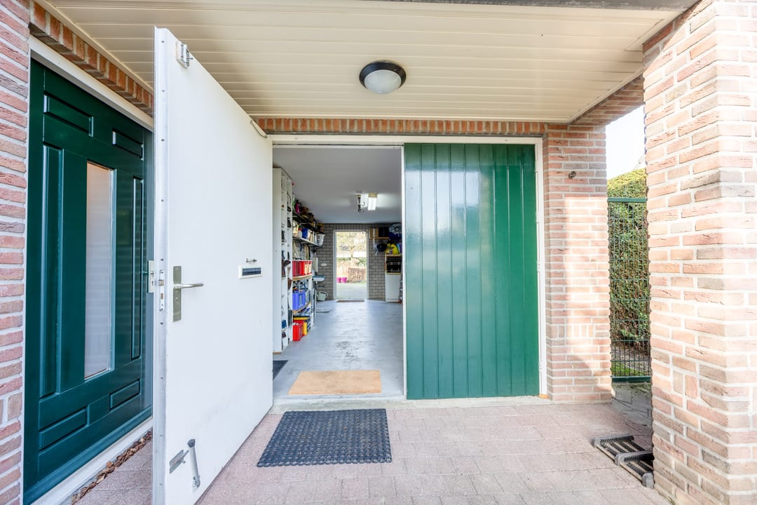 Spacious detached family home with 6 bedrooms and large garden in Cuijk — 45